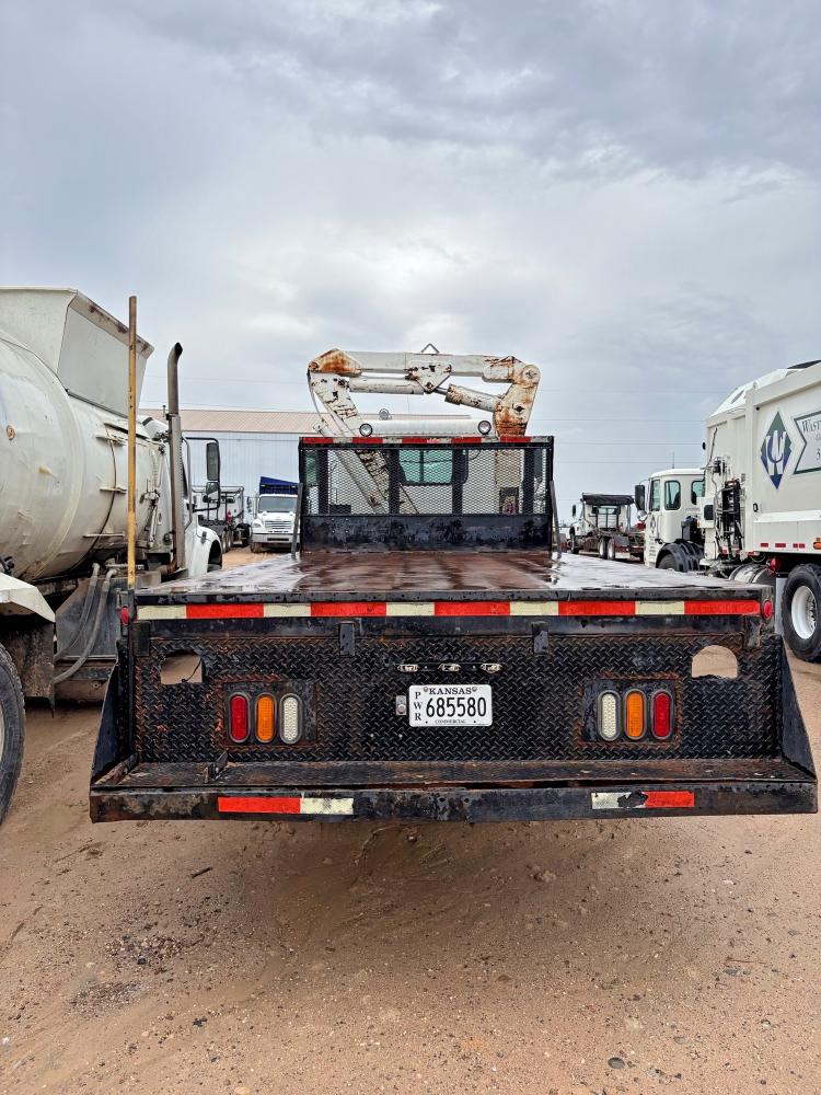 50257936 :رقم المزاد ، 2NPNHZ7X31M555012 vin ، 2001 Peterbilt 330 مزاد بيع