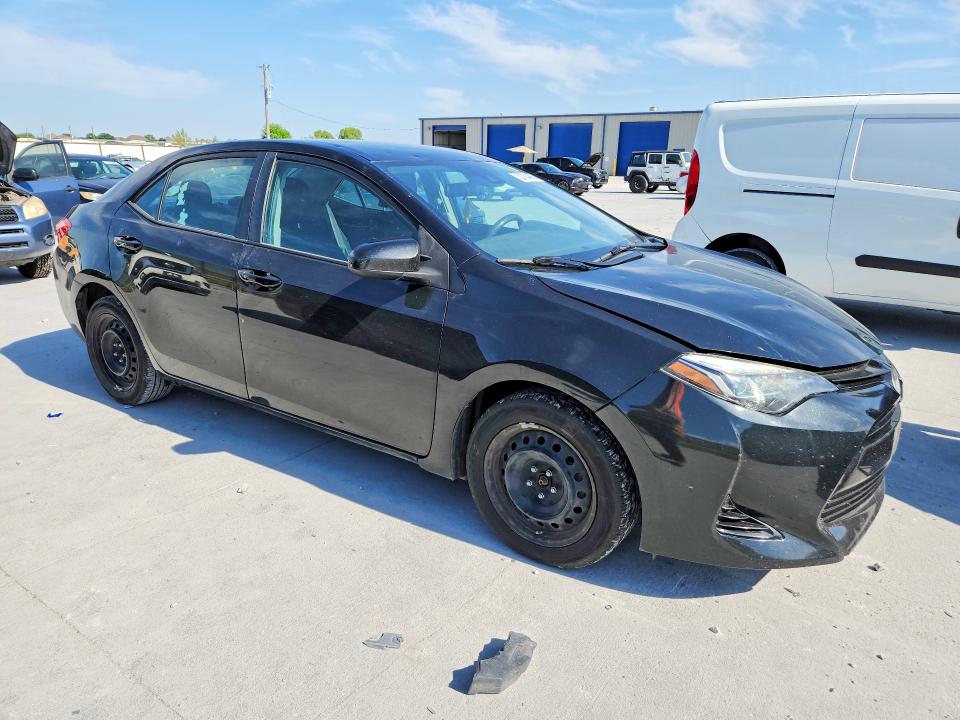 53704996 :رقم المزاد ، 5YFBURHE4JP831655 vin ، 2018 Toyota Corolla مزاد بيع