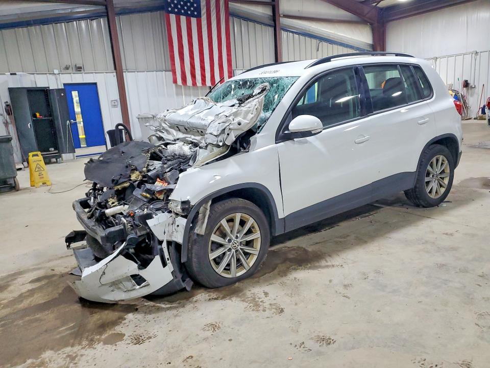 53431296 :رقم المزاد ، WVGBV7AX6HK047706 vin ، 2017 Volkswagen Tiguan مزاد بيع