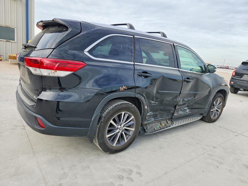 52530426 :رقم المزاد ، 5TDKZRFH8HS522724 vin ، 2017 Toyota Highlander مزاد بيع