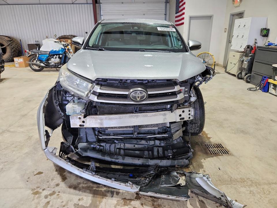 Продажа на аукционе авто 2018 Toyota Highlander, vin: 5TDZARFH0JS035819, номер лота: 55209396