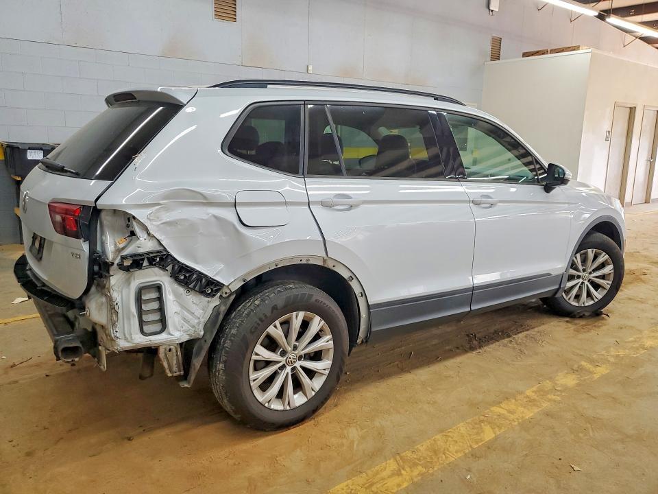 2018 Volkswagen Tiguan მანქანა იყიდება აუქციონზე, vin: 3VV1B7AX9JM035140, აუქციონის ნომერი: 49571686