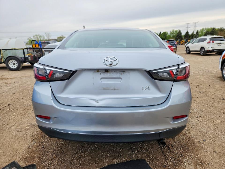 52184026 :رقم المزاد ، 3MYDLBYVXHY175489 vin ، 2017 Toyota Yaris Ia مزاد بيع