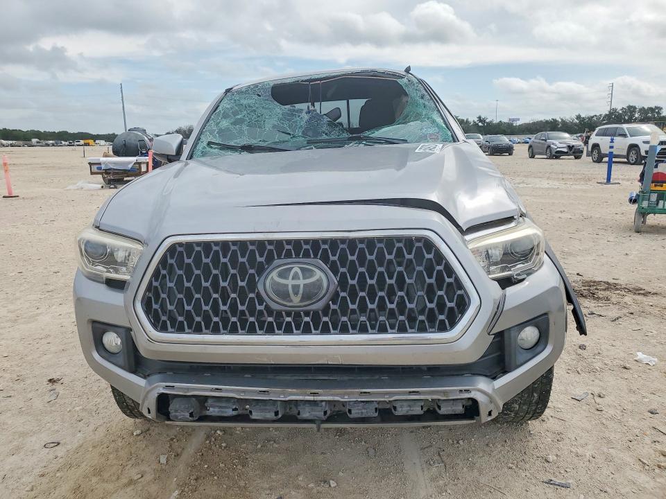 2018 Toyota Tacoma მანქანა იყიდება აუქციონზე, vin: 5TFCZ5AN8JX145113, აუქციონის ნომერი: 54599726