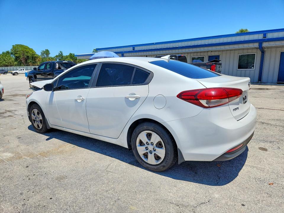 53827846 :رقم المزاد ، 3KPFL4A7XJE175093 vin ، 2018 Kia Forte مزاد بيع