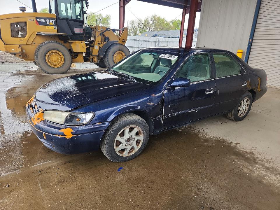 52732956 :رقم المزاد ، 4T1BF22K0XU931663 vin ، 1999 Toyota Camry مزاد بيع