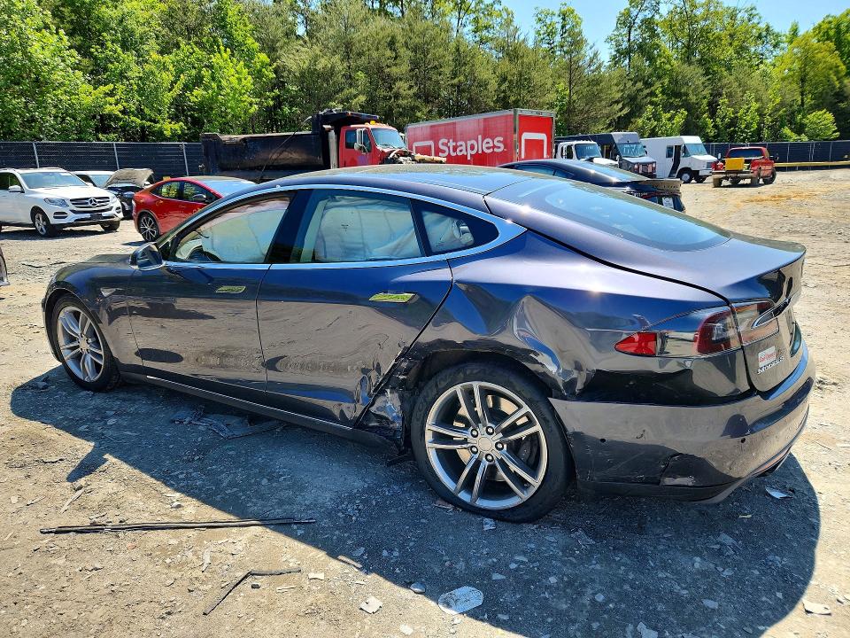 2015 Tesla Model S მანქანა იყიდება აუქციონზე, vin: 5YJSA1S24FF094873, აუქციონის ნომერი: 52649626