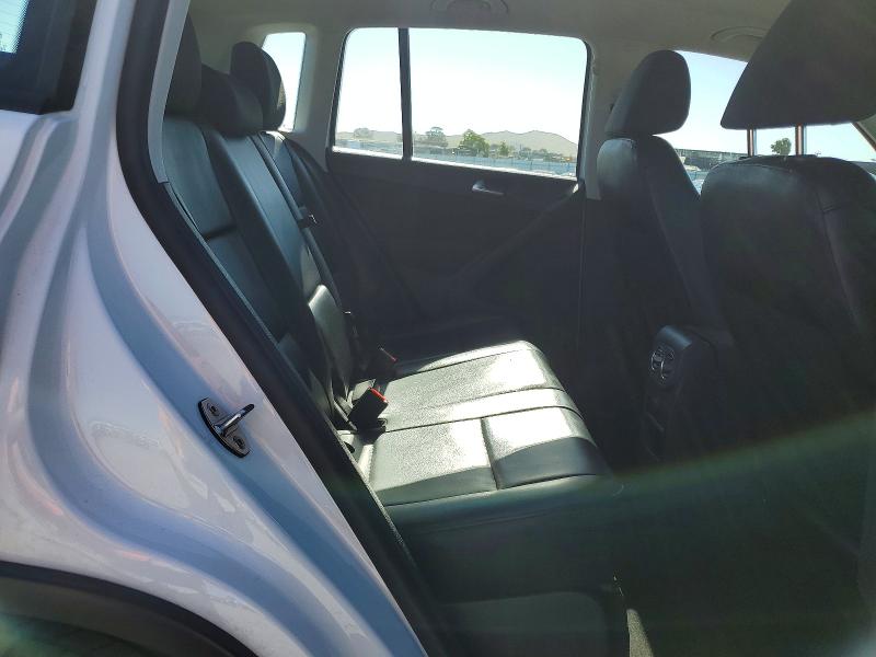 53656856 :رقم المزاد ، WVGAV7AX3HK042796 vin ، 2017 Volkswagen Tiguan مزاد بيع
