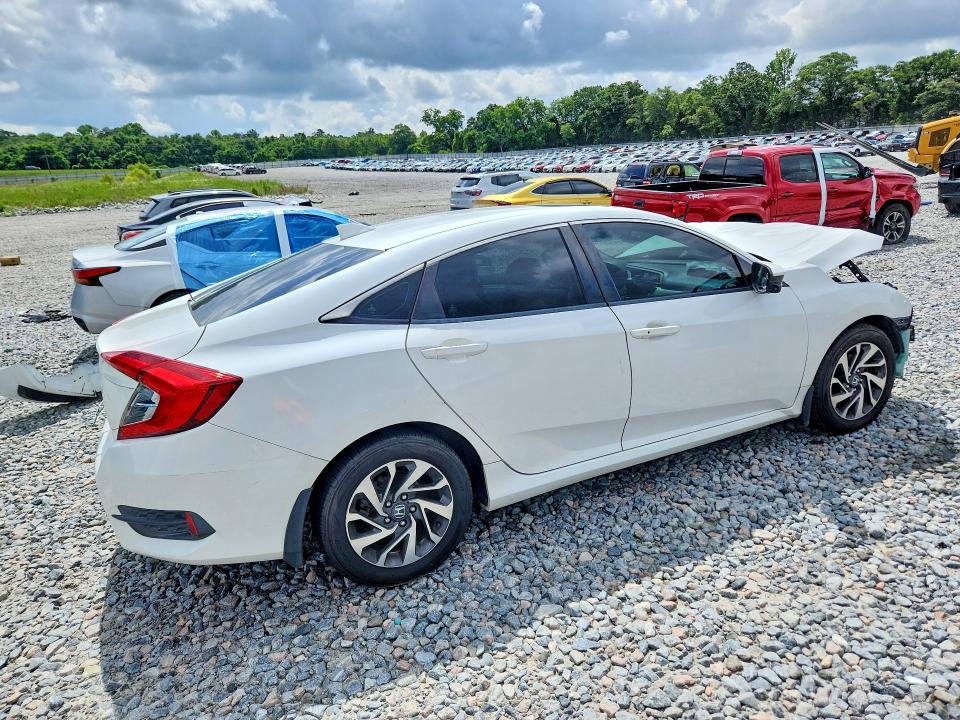 55216526 :رقم المزاد ، 19XFC2F72JE010961 vin ، 2018 Honda Civic مزاد بيع