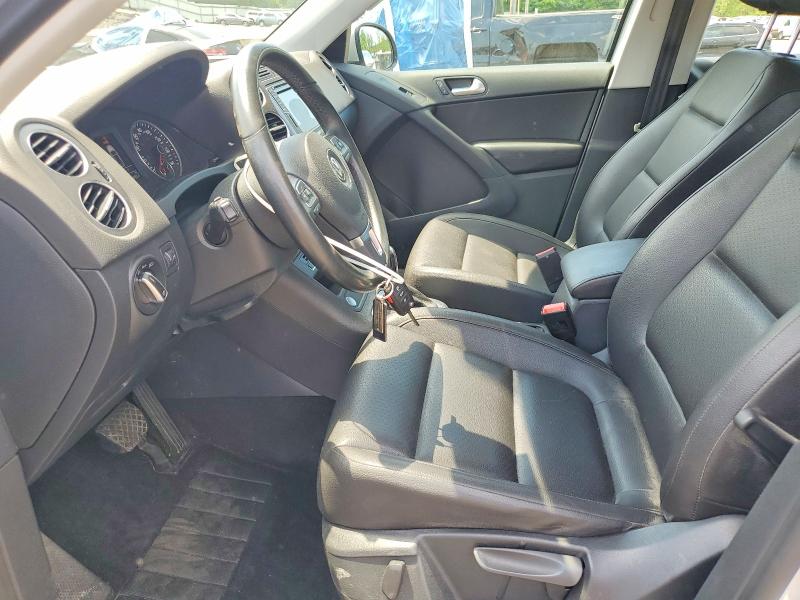 53694856 :رقم المزاد ، WVGBV7AX9HK021830 vin ، 2017 Volkswagen Tiguan مزاد بيع