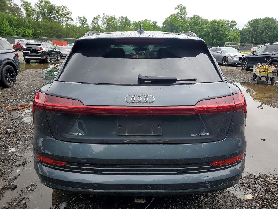 2021 Audi E-tron მანქანა იყიდება აუქციონზე, vin: WA1AAAGE5MB010701, აუქციონის ნომერი: 55091346