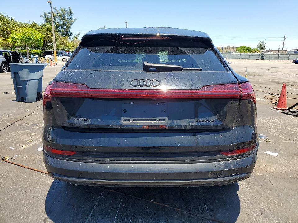 Продаж на аукціоні авто 2022 Audi E-tron, vin: WA1LAAGE4NB008349, номер лоту: 53955136