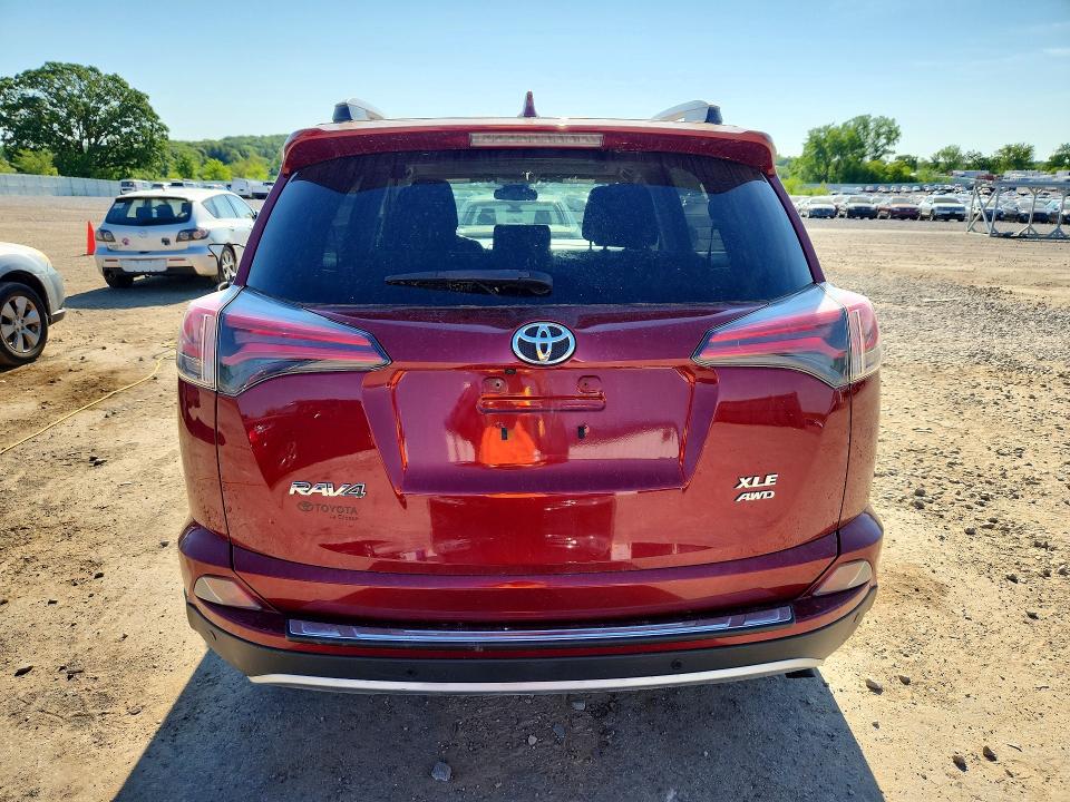 Продажа на аукционе авто 2018 Toyota Rav4, vin: JTMRFREV5JD227631, номер лота: 54783826