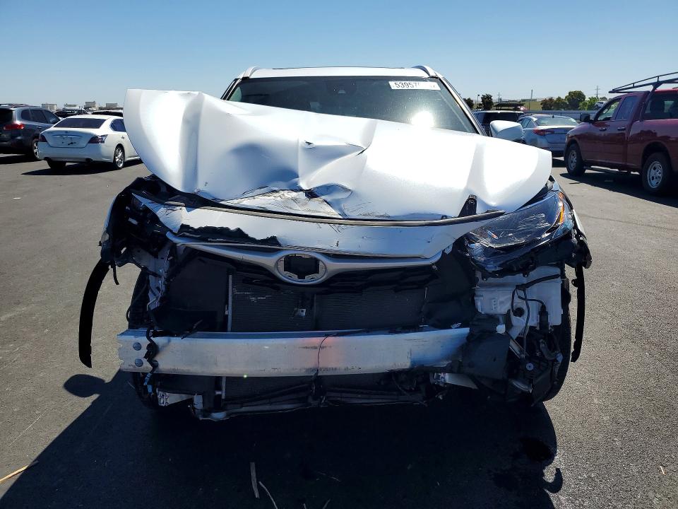 Продажа на аукционе авто 2022 Toyota Highlander, vin: 5TDHZRBH2NS221460, номер лота: 53957676