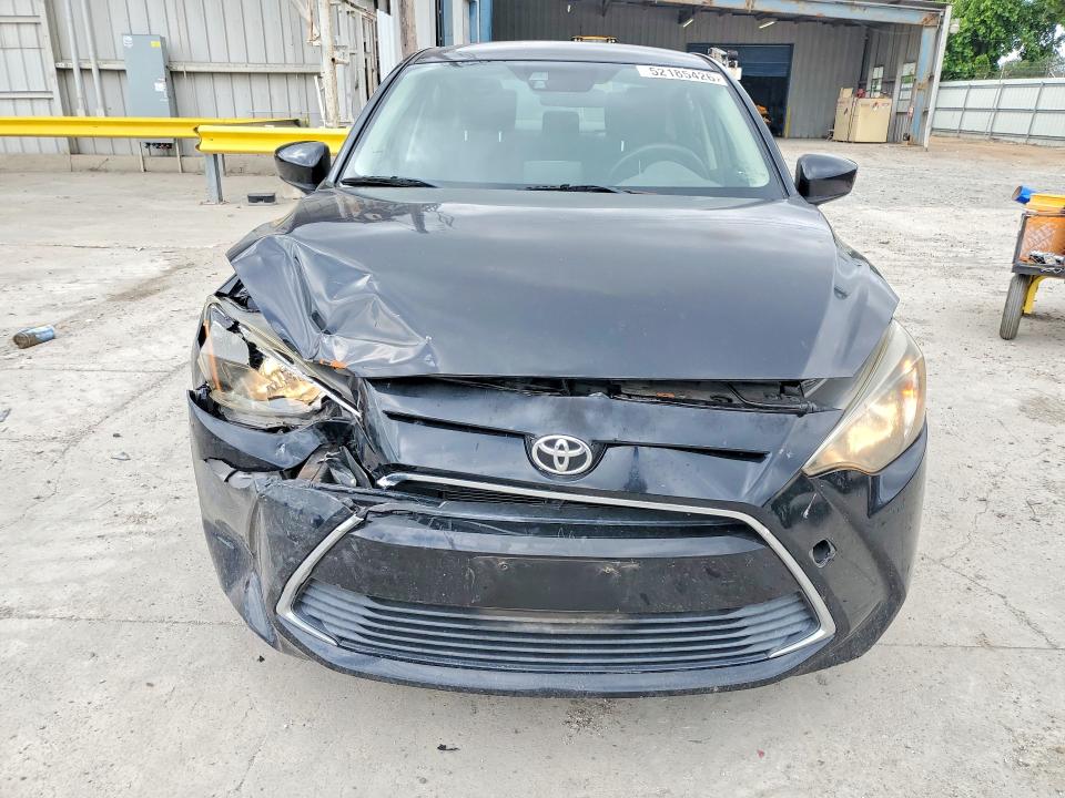 52185426 :رقم المزاد ، 3MYDLBYV6HY173481 vin ، 2017 Toyota Yaris Ia مزاد بيع