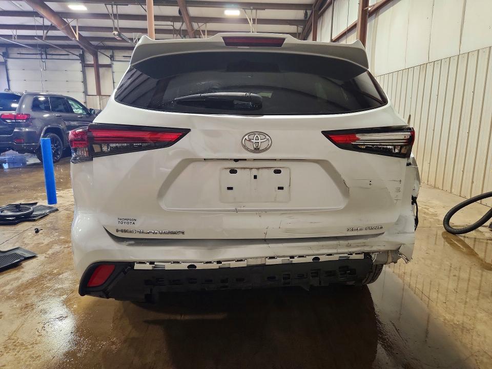 Продажа на аукционе авто 2022 Toyota Highlander, vin: 5TDHZRBH8NS563365, номер лота: 53548236