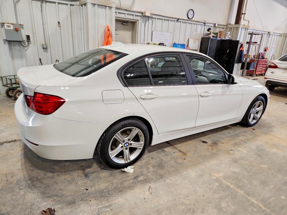 52206946 :رقم المزاد ، WBA3C3C57FK202020 vin ، 2015 Bmw 320 مزاد بيع