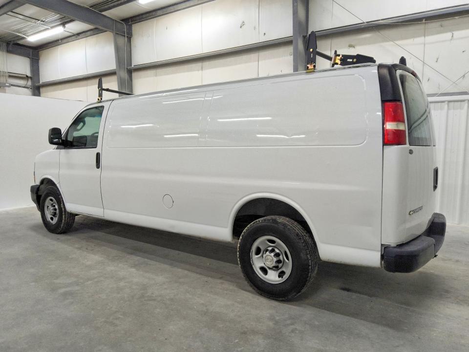 54619106 :رقم المزاد ، 1GCWGBFP0L1135421 vin ، 2020 Chevrolet Express G2500 مزاد بيع