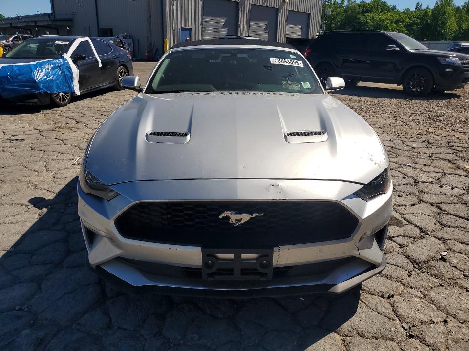 53693896 :رقم المزاد ، 1FATP8UH4J5155541 vin ، 2018 Ford Mustang مزاد بيع