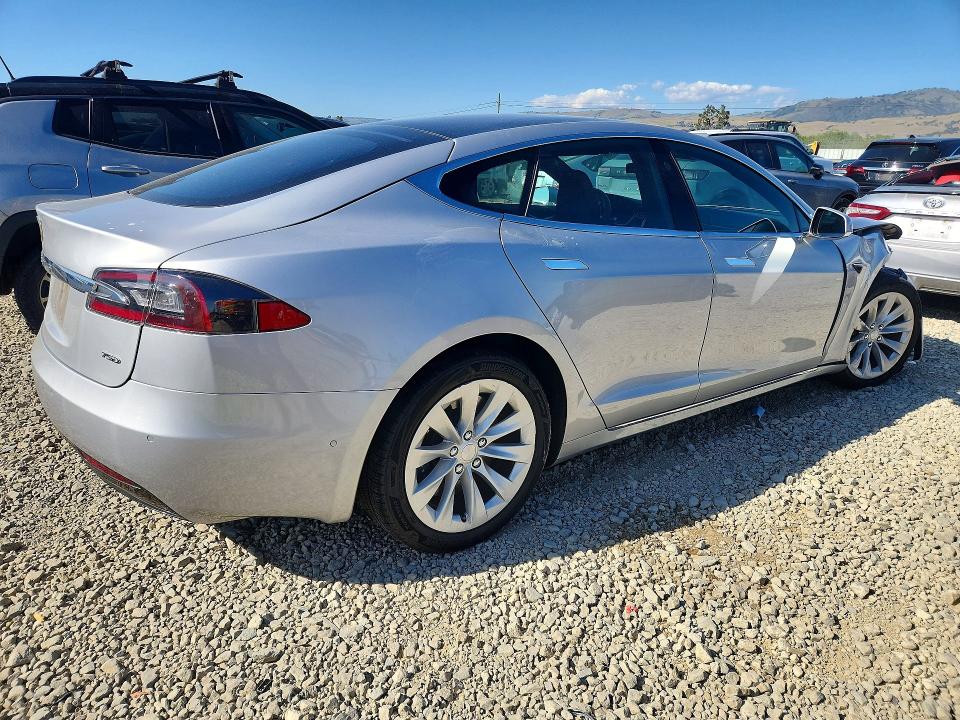 52951056 :رقم المزاد ، 5YJSA1E24HF232071 vin ، 2017 Tesla Model S مزاد بيع