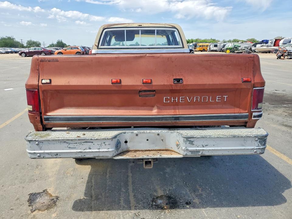 52026986 :رقم المزاد ، 1GCHK33M2DS109938 vin ، 1983 Chev K30 مزاد بيع