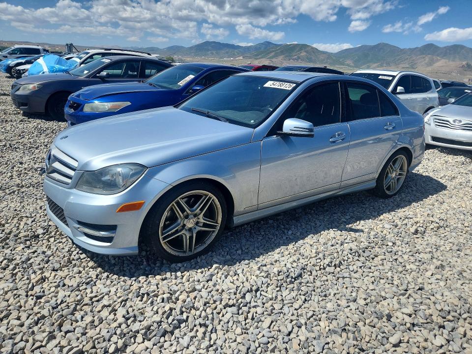 2013 Mercedes-benz C მანქანა იყიდება აუქციონზე, vin: WDDGF8AB2DA818430, აუქციონის ნომერი: 54788126