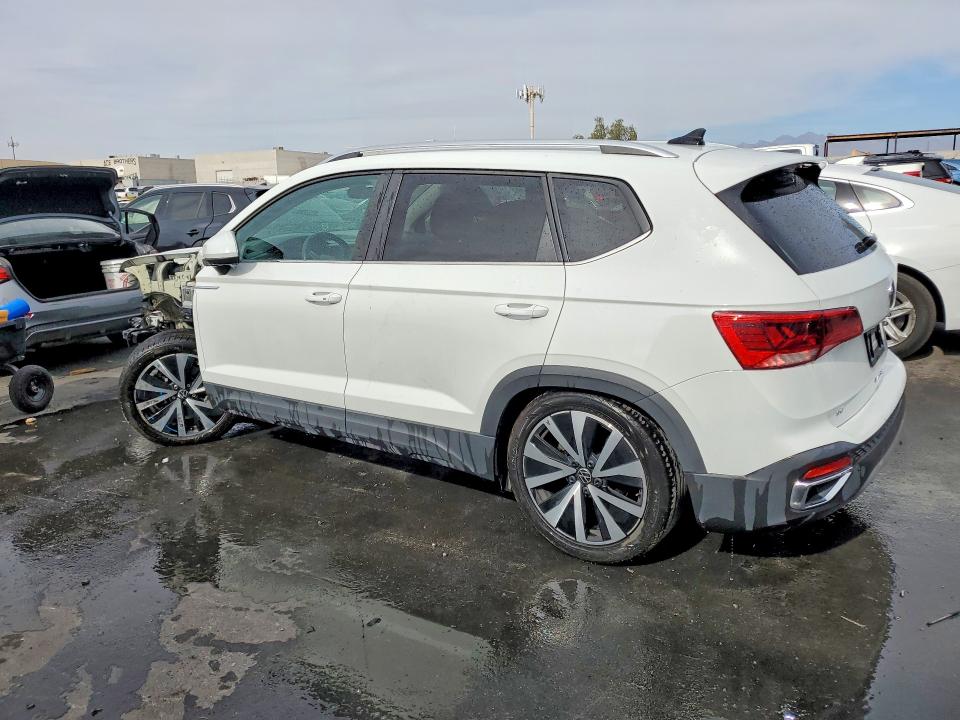 Продажа на аукционе авто 2024 Volkswagen Taos, vin: 3VVSX7B29RM067588, номер лота: 52316246
