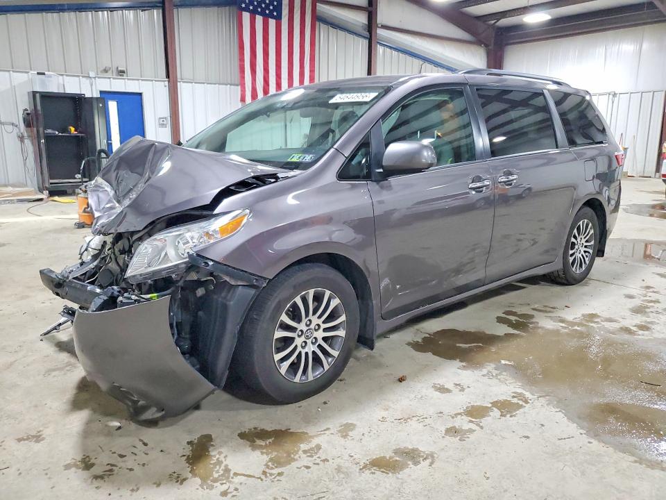 54644956 :رقم المزاد ، 5TDYZ3DC0KS987651 vin ، 2019 Toyota Sienna مزاد بيع