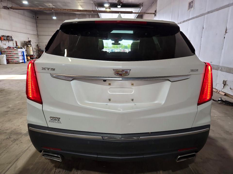 53548696 :رقم المزاد ، 1GYKNDRS2HZ106070 vin ، 2017 Cadillac Xt5 مزاد بيع