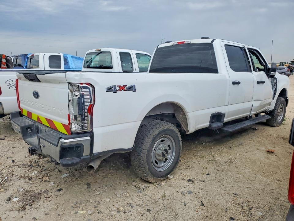 45469516 :رقم المزاد ، 1FT8W3BA9PED63757 vin ، 2023 Ford F350 مزاد بيع