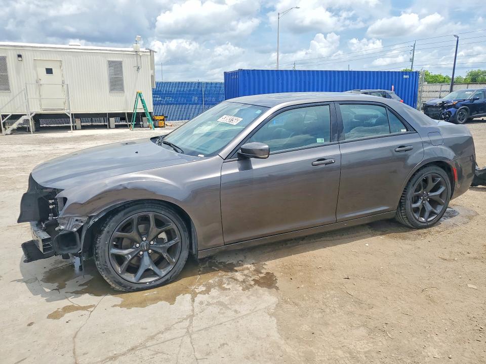 53093756 :رقم المزاد ، 2C3CCABG2PH641097 vin ، 2023 Chrysler 300 مزاد بيع