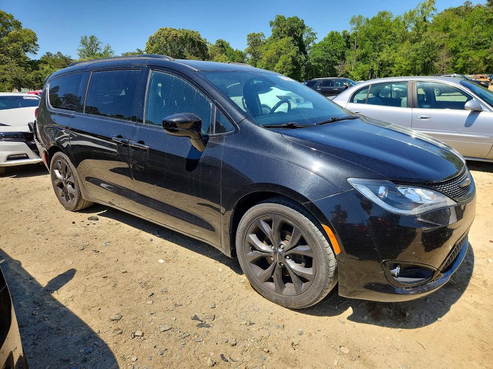 2018 Chrysler Pacifica მანქანა იყიდება აუქციონზე, vin: 2C4RC1BG4JR260262, აუქციონის ნომერი: 52135836