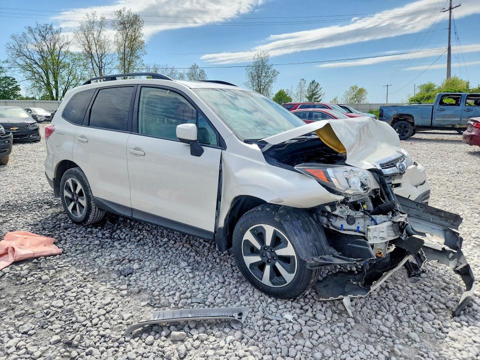 Продаж на аукціоні авто 2018 Subaru Forester, vin: JF2SJAECXJH584135, номер лоту: 53550196