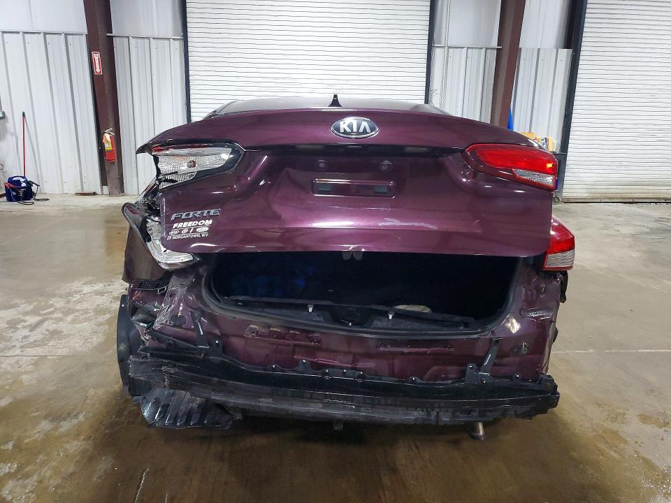 2018 Kia Forte მანქანა იყიდება აუქციონზე, vin: 3KPFK4A77JE178732, აუქციონის ნომერი: 53735316