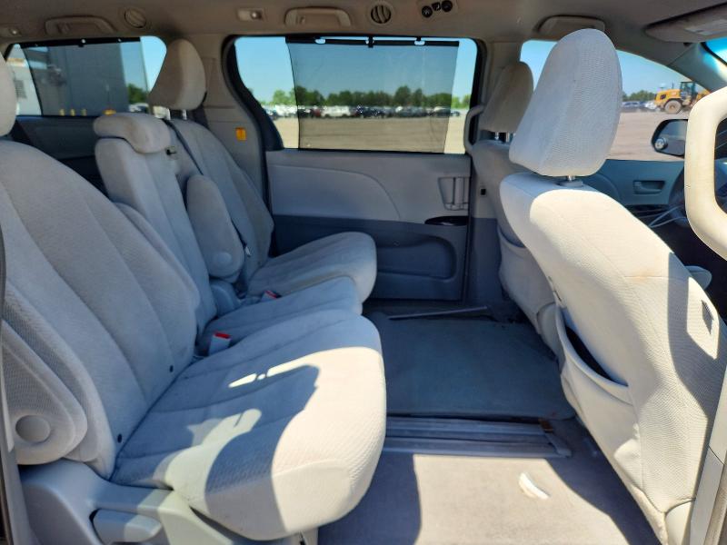 52709826 :رقم المزاد ، 5TDKK3DC5BS085040 vin ، 2011 Toyota Sienna مزاد بيع