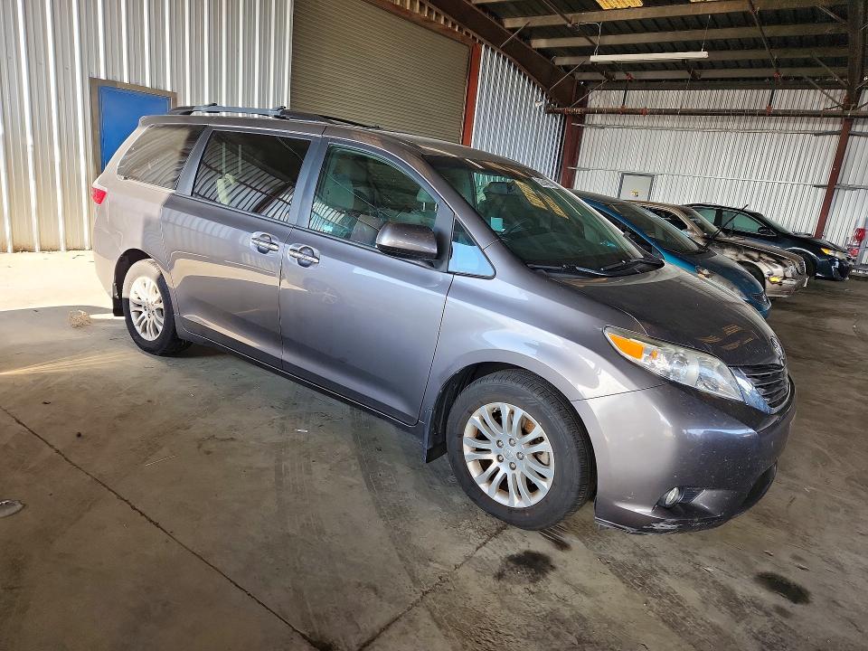 Продаж на аукціоні авто 2017 Toyota Sienna, vin: 5TDYZ3DC6HS876403, номер лоту: 52054996