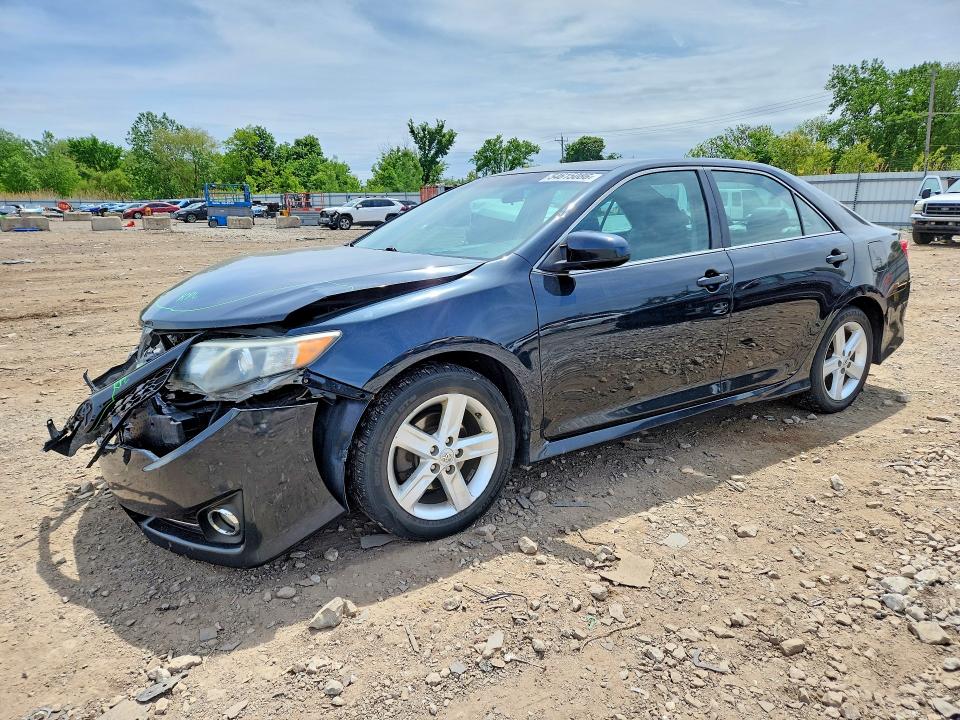 54615086 :رقم المزاد ، 4T1BF1FK2EU326108 vin ، 2014 Toyota Camry مزاد بيع