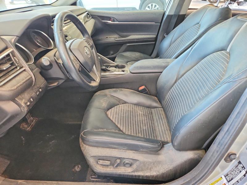 52078956 :رقم المزاد ، 4T1B21HK8JU002924 vin ، 2018 Toyota Camry Hybrid مزاد بيع