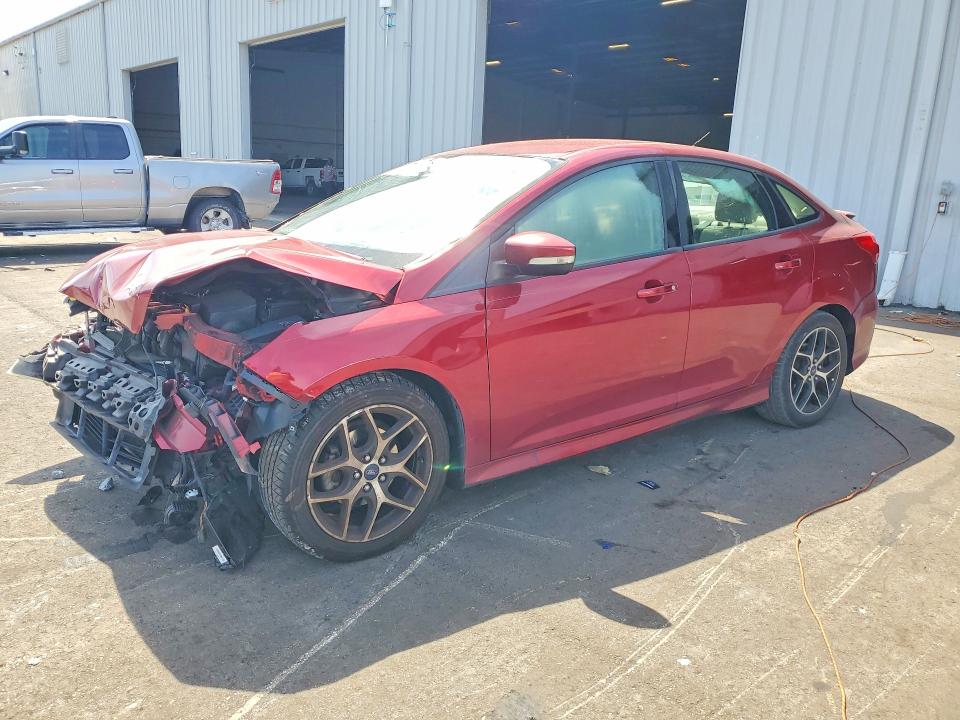 2015 Ford Focus მანქანა იყიდება აუქციონზე, vin: 1FADP3F27FL333400, აუქციონის ნომერი: 52477896