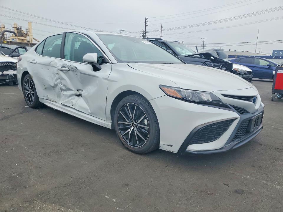 53381106 :رقم المزاد ، 4T1S31AK7NU043719 vin ، 2022 Toyota Camry Hybrid مزاد بيع
