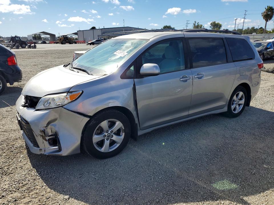Auction sale of the 2018 Toyota Sienna, vin: 5TDKZ3DC6JS946977, lot number: 55189186