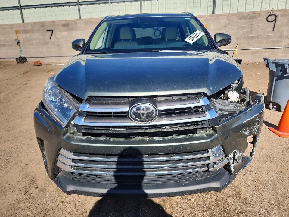 Продаж на аукціоні авто 2018 Toyota Highlander, vin: 5TDDZRFH8JS877553, номер лоту: 55339606