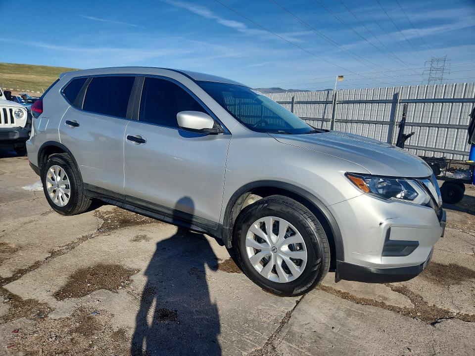 54610586 :رقم المزاد ، KNMAT2MVXHP587811 vin ، 2017 Nissan Rogue مزاد بيع