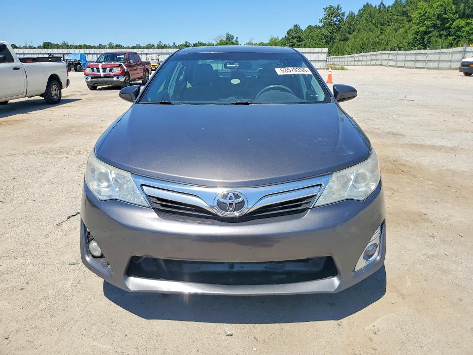 53579396 :رقم المزاد ، 4T4BF1FKXDR279138 vin ، 2013 Toyota Camry مزاد بيع
