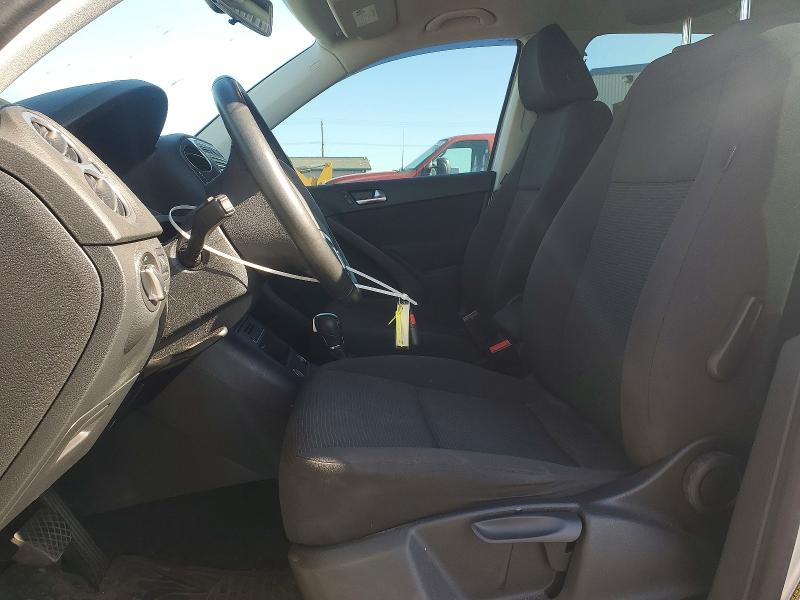 52510966 :رقم المزاد ، WVGBV7AX5HK052430 vin ، 2017 Volkswagen Tiguan مزاد بيع