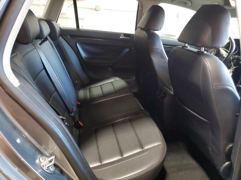 54877676 :رقم المزاد ، 3VWPL7AJ4AM686528 vin ، 2010 Volkswagen Jetta مزاد بيع