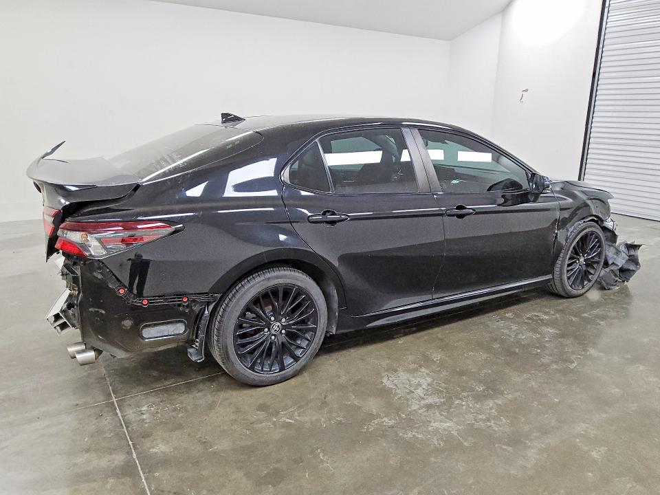 51633996 :رقم المزاد ، 4T1G11AK0NU043301 vin ، 2022 Toyota Camry مزاد بيع
