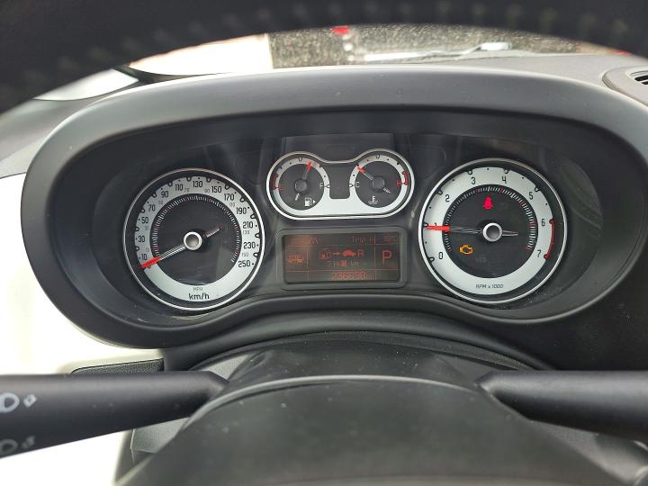 55843026 :رقم المزاد ، ZFBCFADH2FZ033879 vin ، 2015 Fiat 500l مزاد بيع