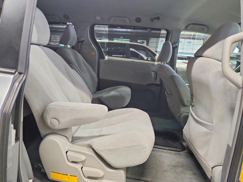 2011 Toyota Sienna მანქანა იყიდება აუქციონზე, vin: 5TDJK3DC2BS027446, აუქციონის ნომერი: 54631226