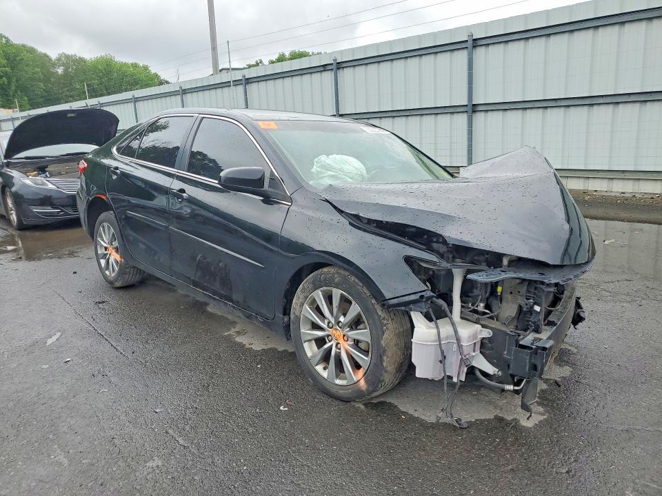 55220266 :رقم المزاد ، 4T1BF1FK9HU655215 vin ، 2017 Toyota Camry مزاد بيع